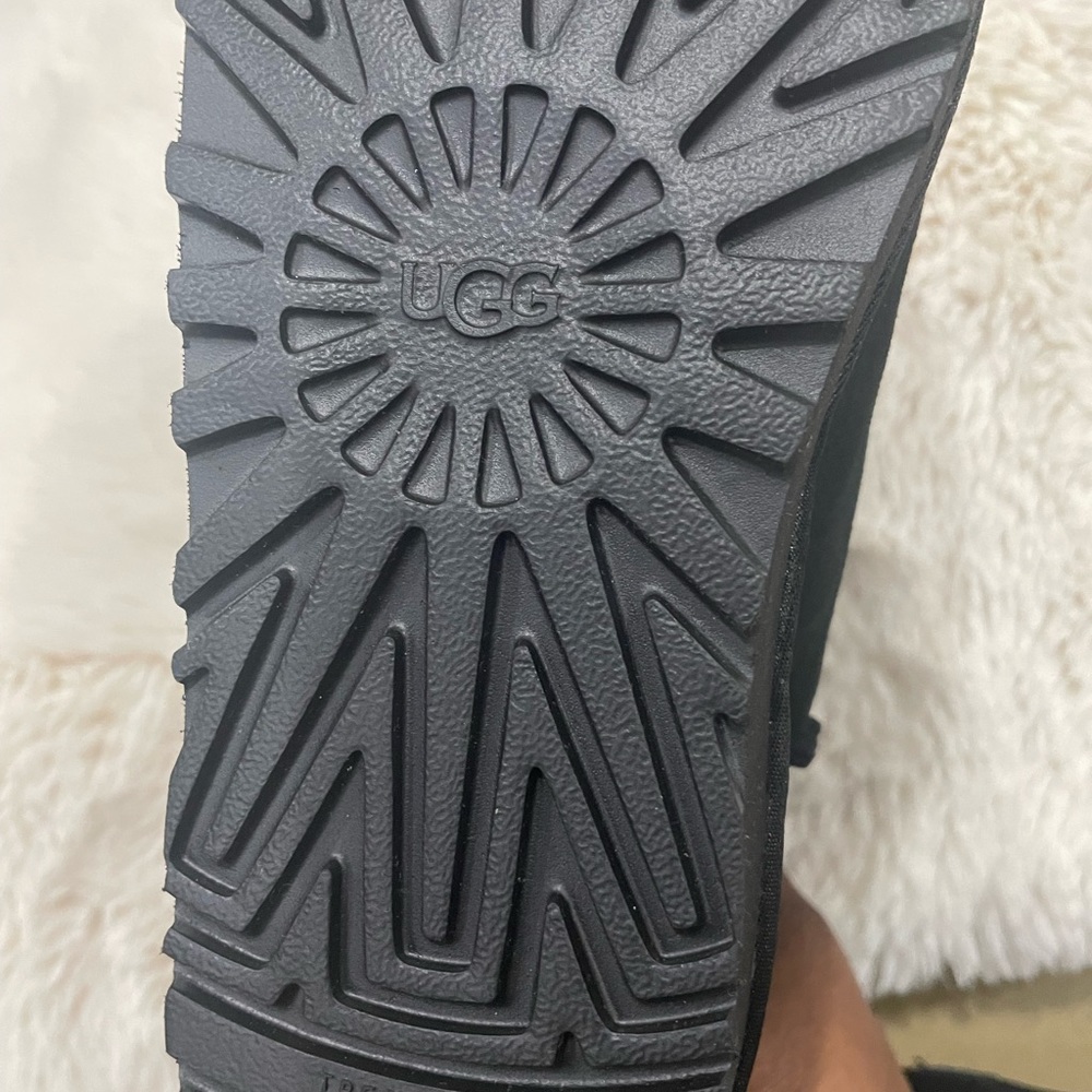 Brand new UGG - Picture 5 of 11
